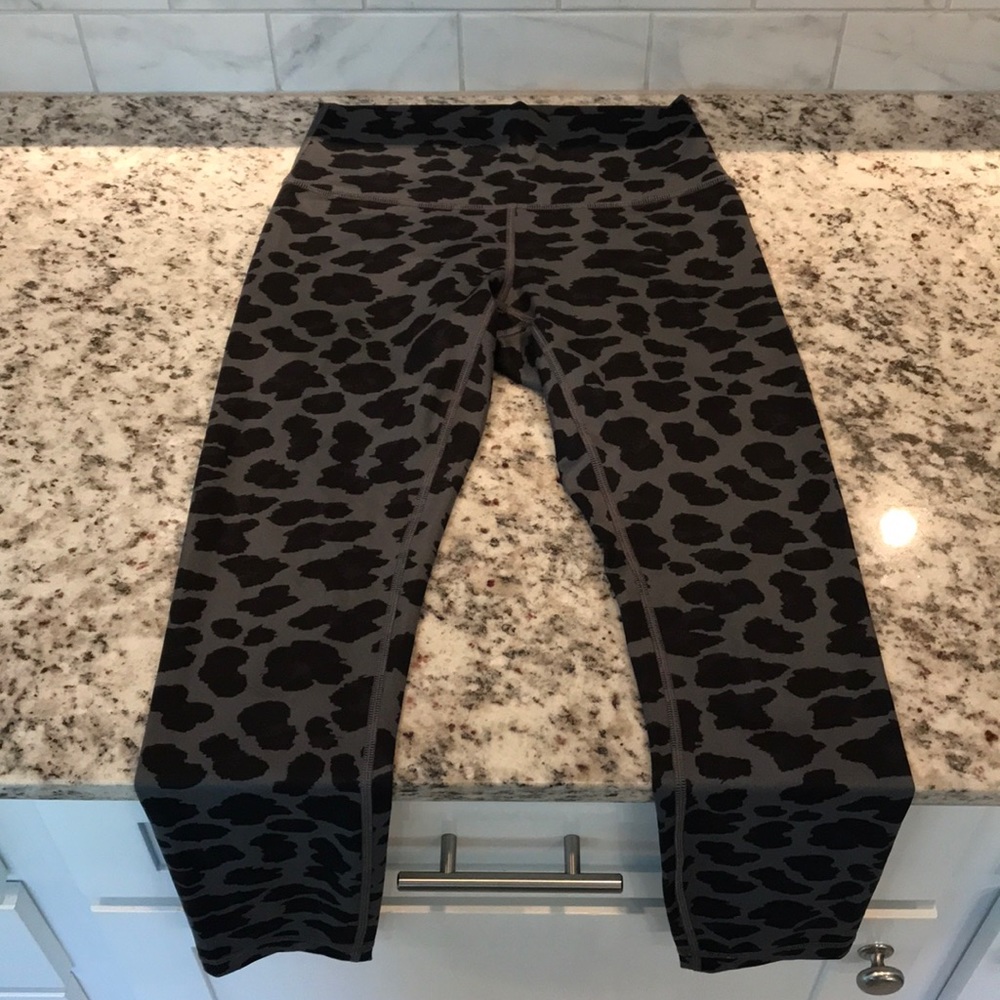 Lululemon Cheetah Print Cropped Leggings Sz 6
